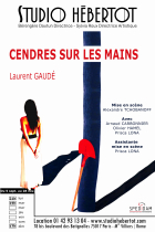 Cendres sur les mains