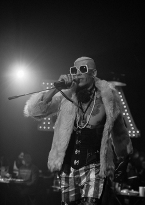 Le cabaret décadant, revue électrique